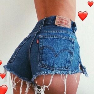 Levi’s Dark Wash Daisy Cut Off Jean Denim Shorts